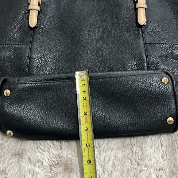 Michael Kors Black and tan zippered handbag - Picture 12 of 13